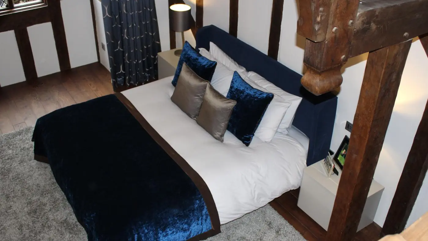 Country Manor 6